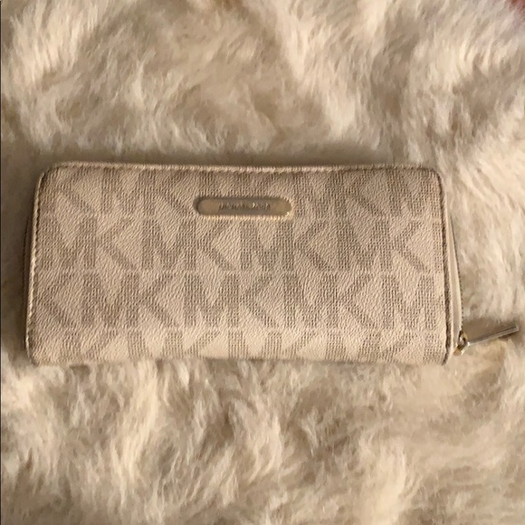 Michael Kors wallet - Picture 1 of 4